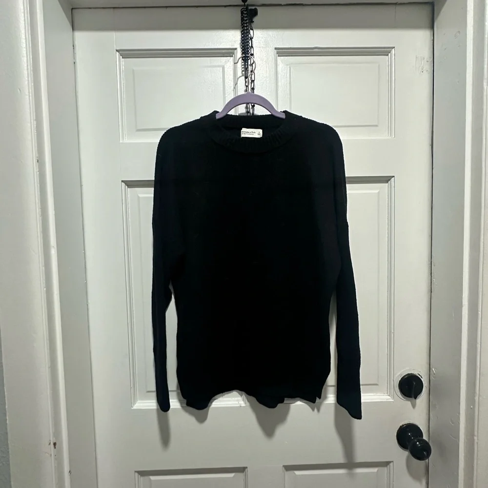 Abercrombie and Fitch Soft and Cozy Oversized Black Crewneck Sweater Size Small - Picture 2 of 4